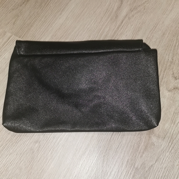 🍀3/$30 Black cross body purse - Picture 2 of 5